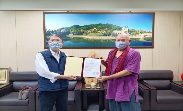 本校與曼波博物館李華堂館長簽訂產學合作